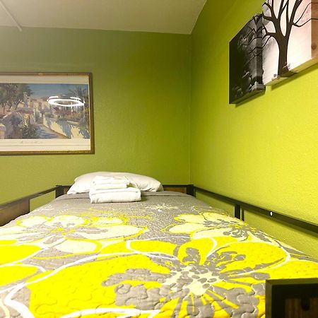 Orange Village Hostel Сан Франциско Стая снимка