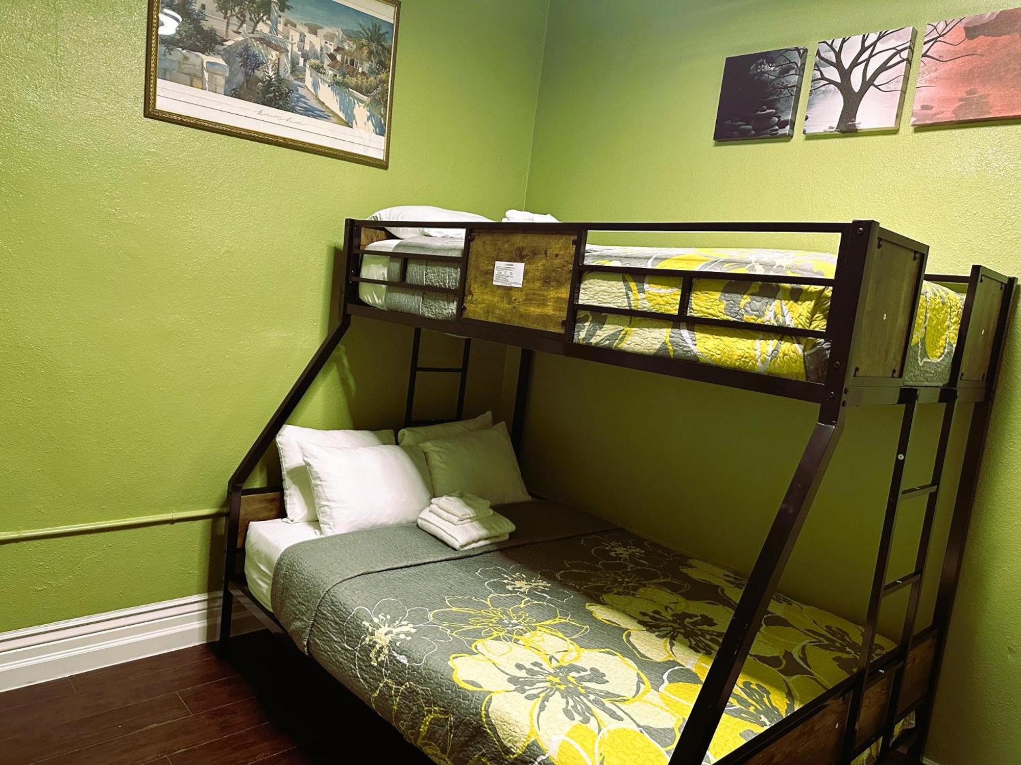 Orange Village Hostel Сан Франциско Стая снимка