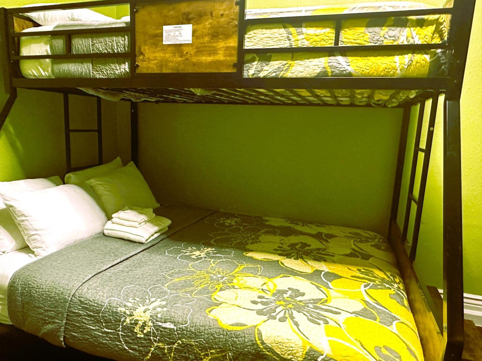 Orange Village Hostel Сан Франциско Стая снимка